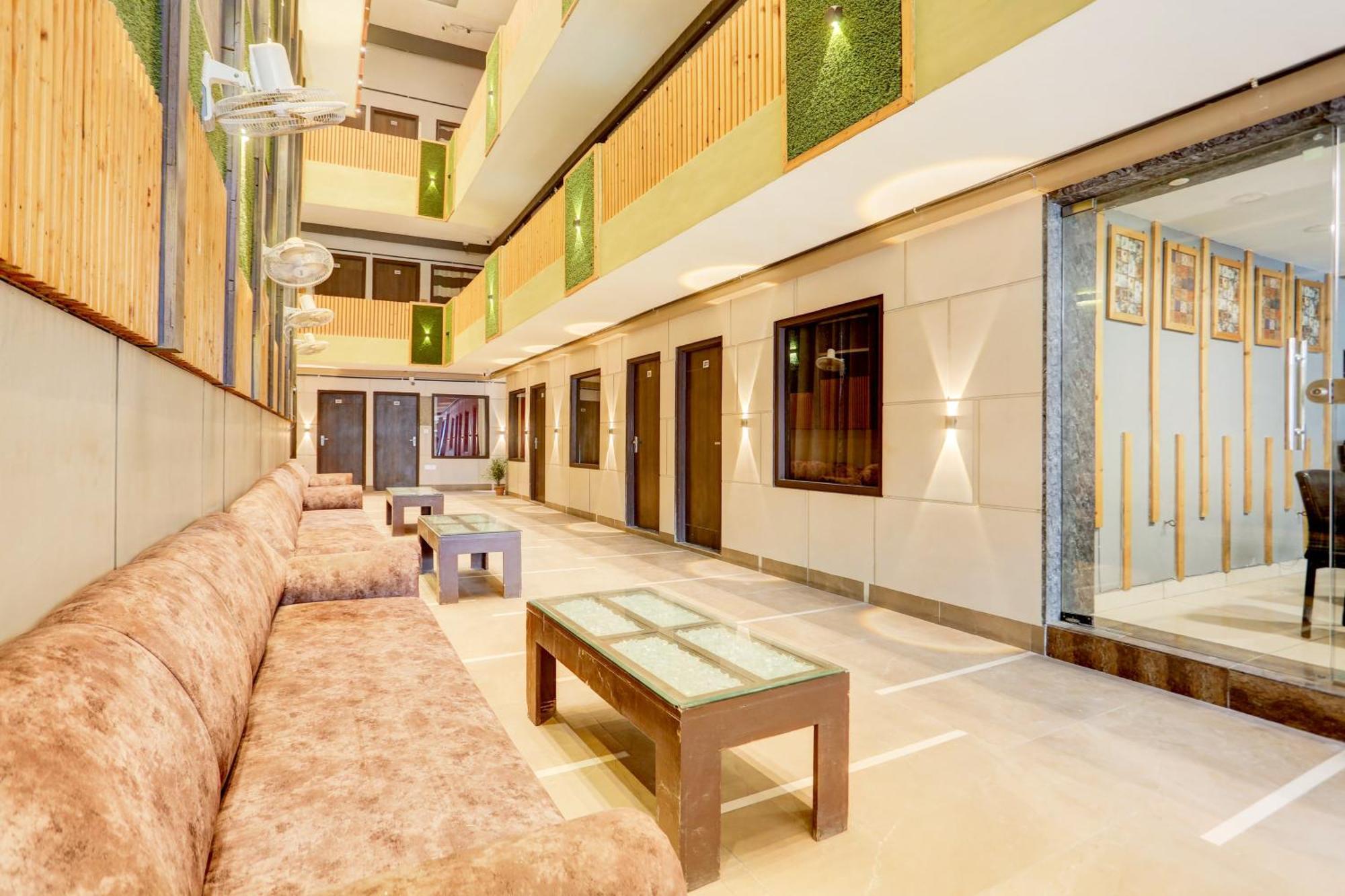Super Townhouse Haibowal Chowk Ludhiana Exterior photo