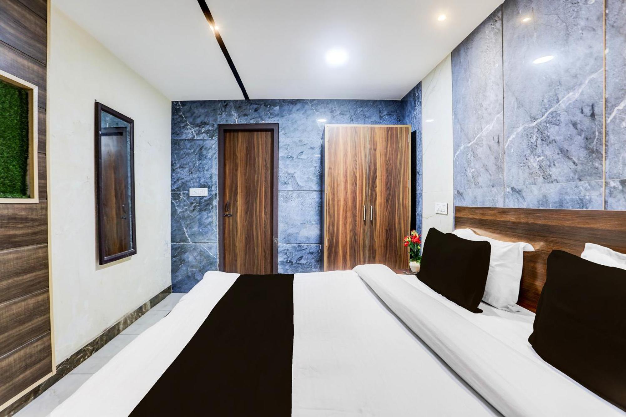 Super Townhouse Haibowal Chowk Ludhiana Exterior photo